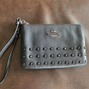 COACH PEBBLE LEATHER SMALL WRISLET